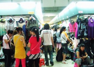 Guangzhou Shi San Hang Clothes Wholesale Market-1