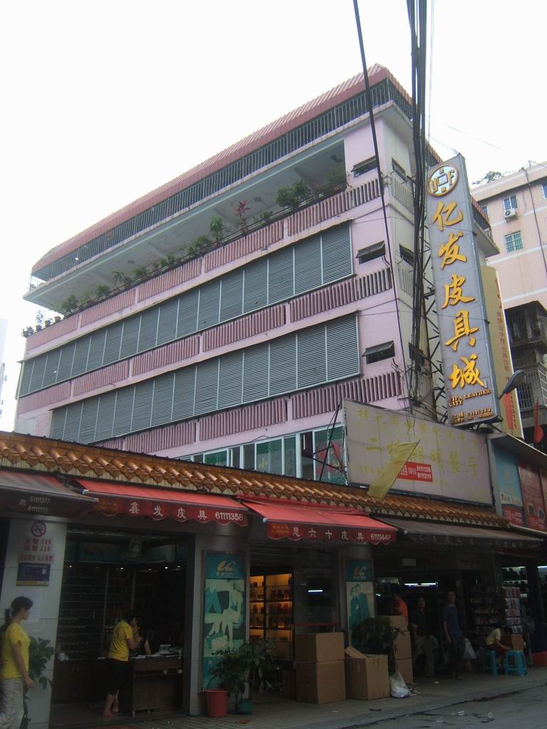 Yifa handbags market in Guihuagang, Guangzhou