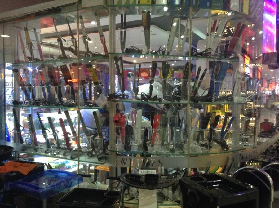 Curlers in Guangzhou Beauty Exchange Center