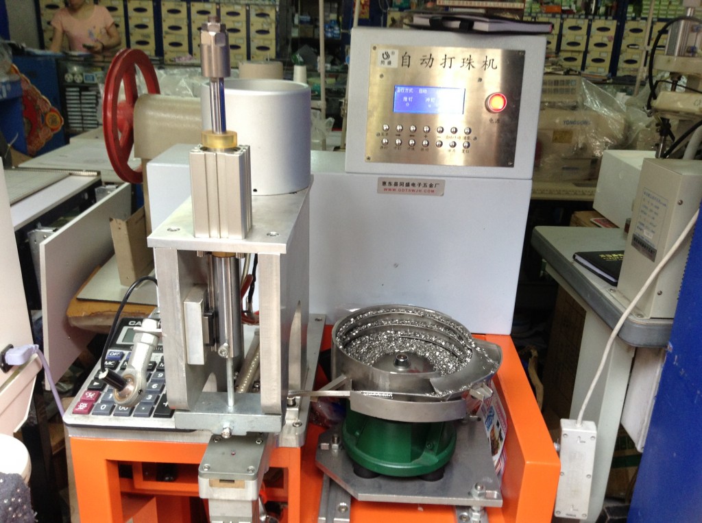 Automatic Pearl Machine in Zhongda Fabric Market