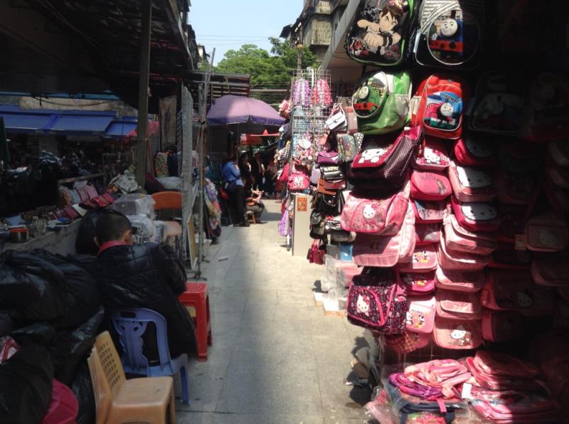 Handbag shops in Shui Dian Leather Building, Guangzhou-2