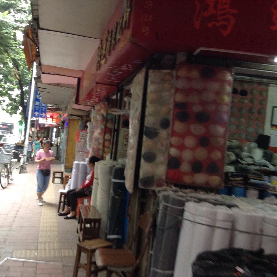 Shops in Guangzhou Yangxiang accessories markets-1