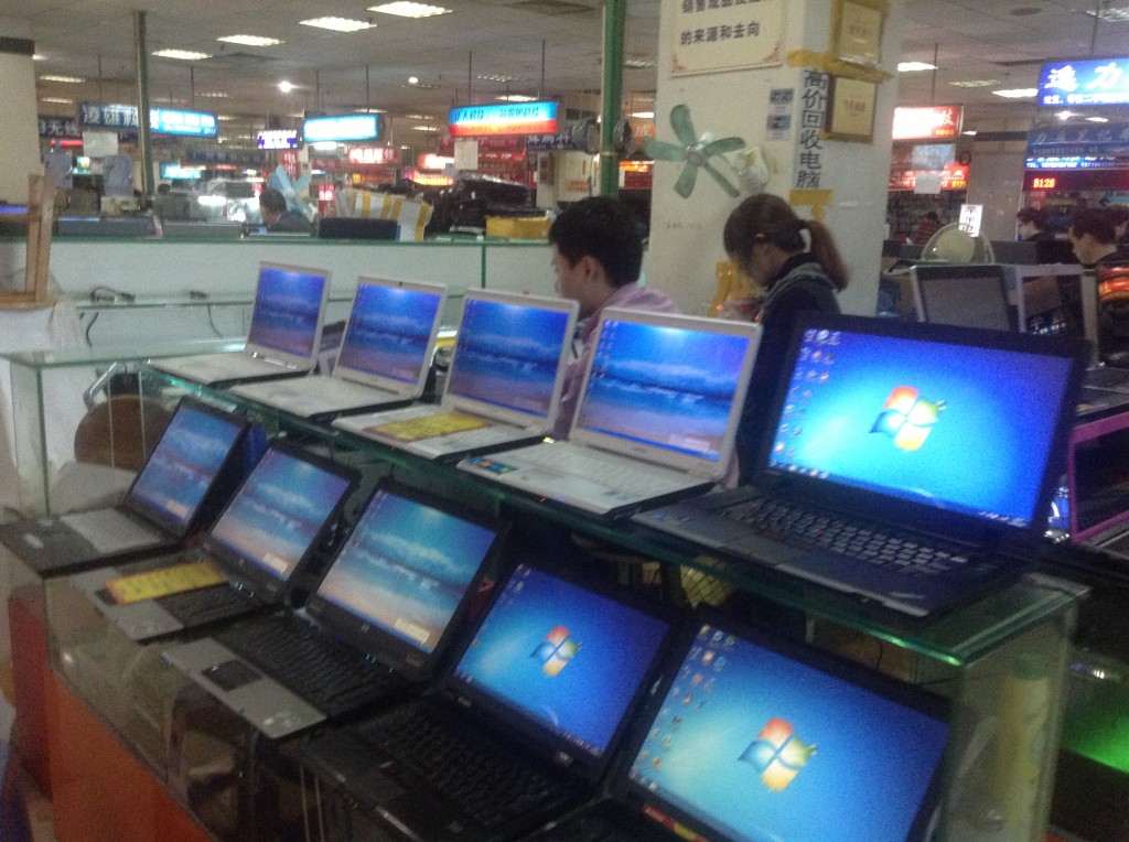 Stores on the 1st Floor of Guangzhou Xiyang Second-hand Computer Market-2