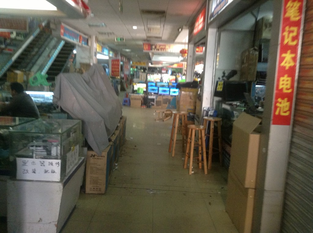 Stores on the 1st Floor of Guangzhou Xiyang Second-hand Computer Market-4