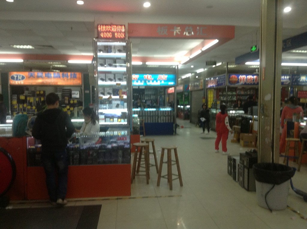 Stores on the 2nd Floor of Guangzhou Xiyang Second-hand Computer Market-5