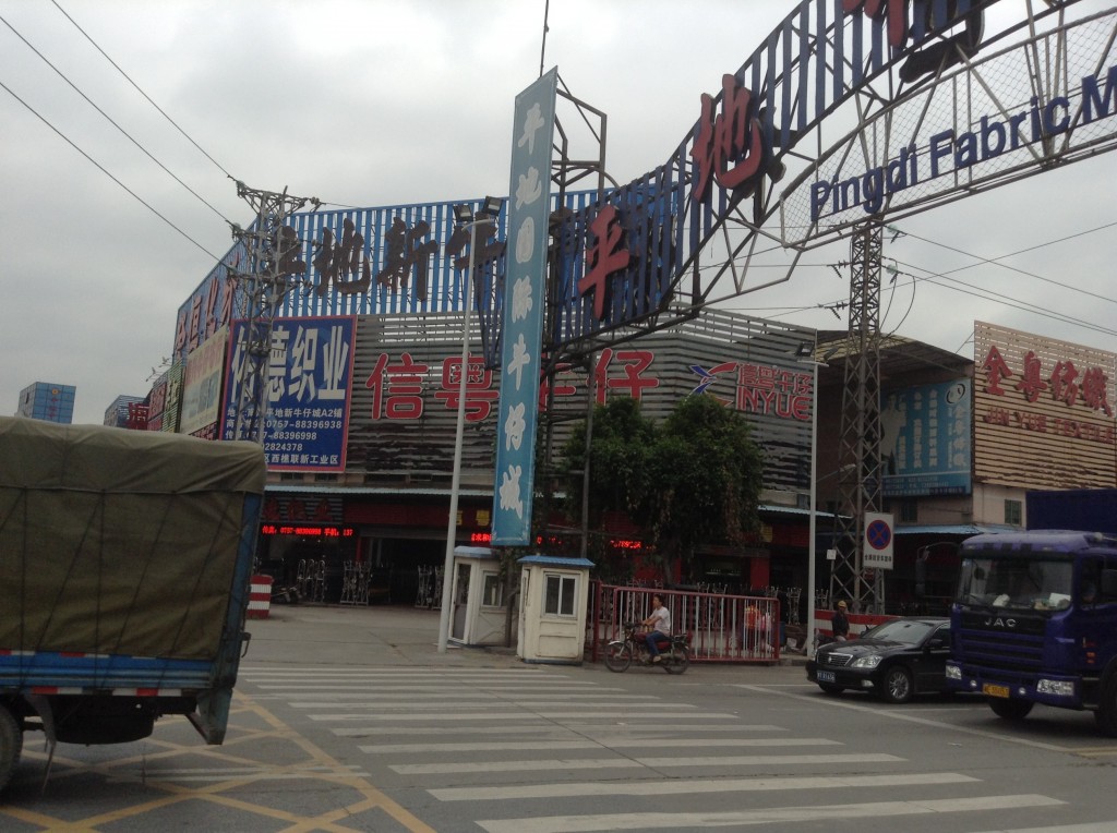 Stores in Pingdi Fabric Market in Foshan-1