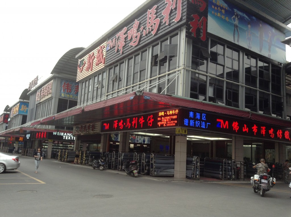 Stores in Pingdi Fabric Market in Foshan-2