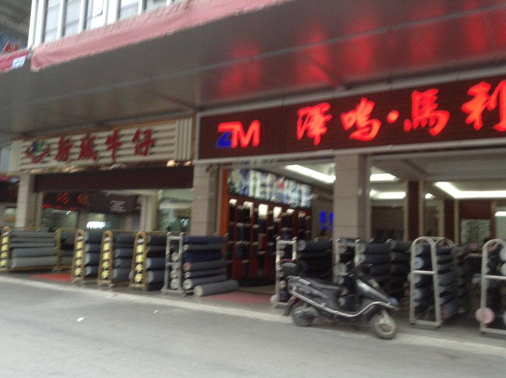 Stores in Pingdi Fabric Market in Foshan-3