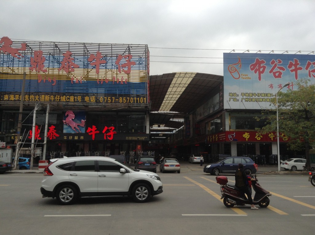 Stores in Pingdi Fabric Market in Foshan-4