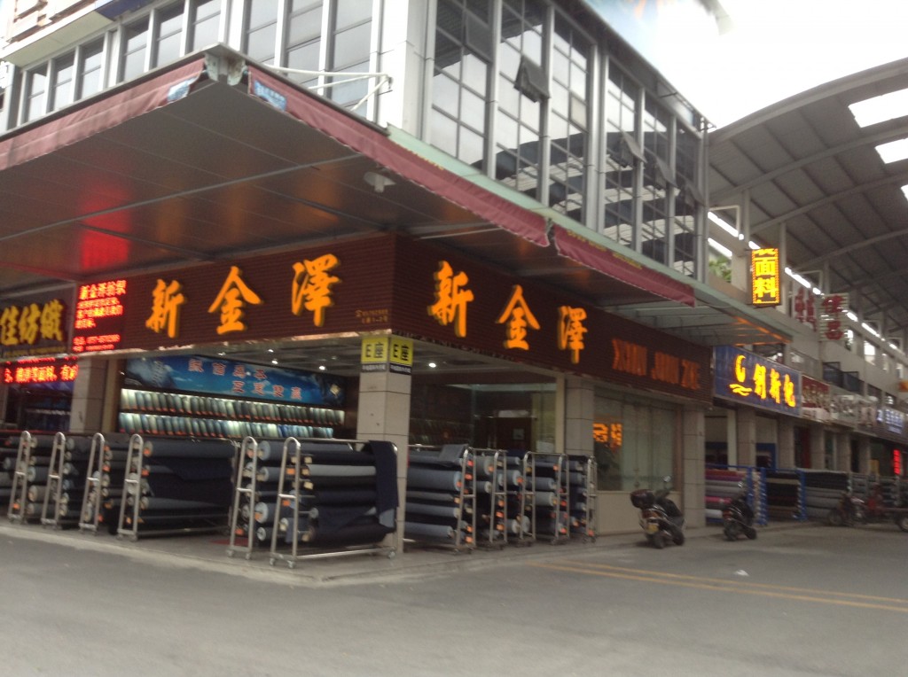 Stores in Pingdi Fabric Market in Foshan-5