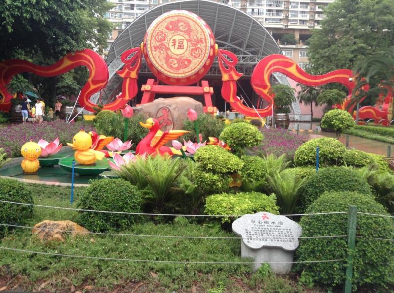 A large drum stood in the center of Guangzhou Cultural Park