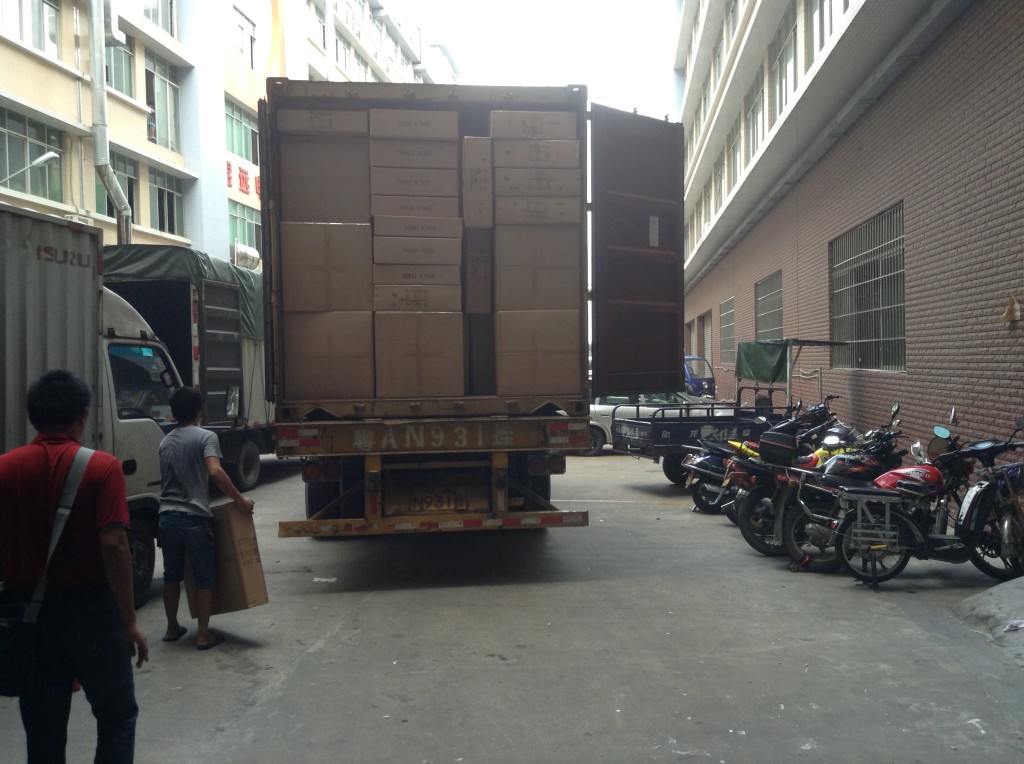 Loading LED container in Guzhen-11