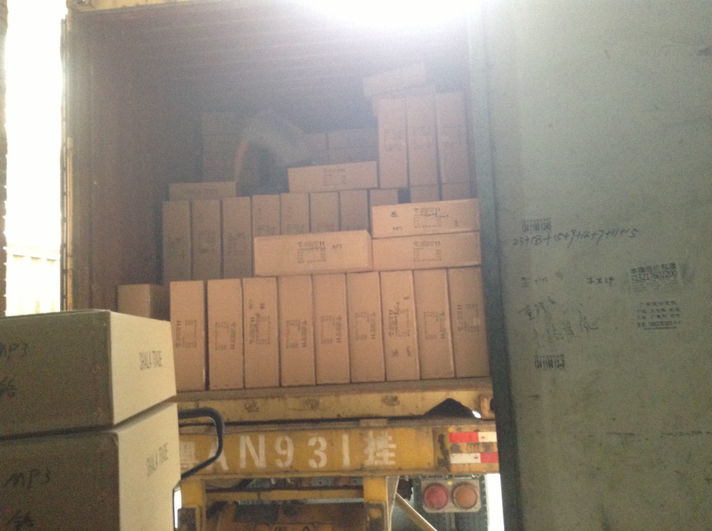 Loading LED container in Guzhen-5