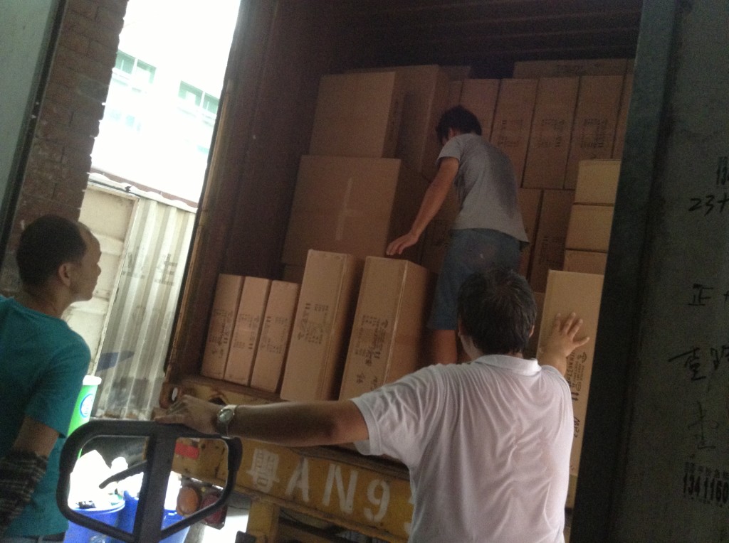 Loading LED container in Guzhen-6
