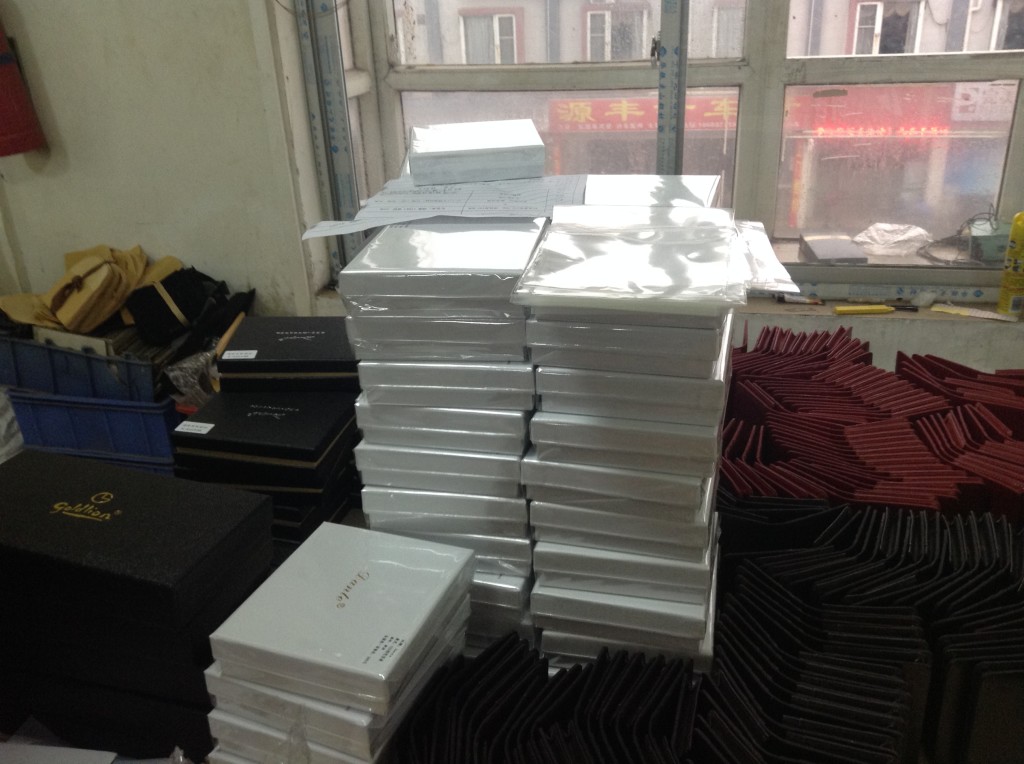 Packages for leather wallets in Guangzhou leather factory