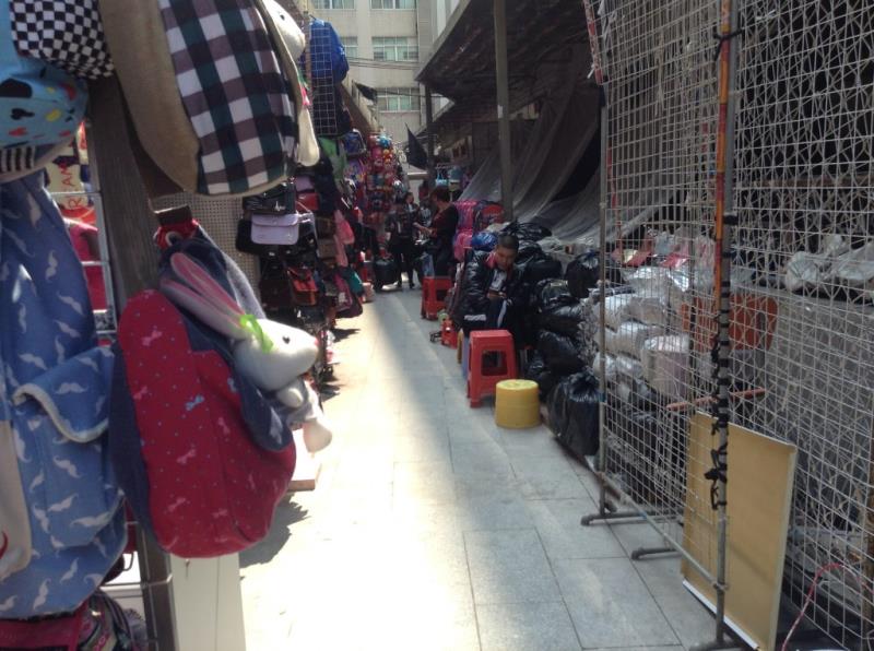 Handbag shops in Shui Dian Leather Building, Guangzhou-1