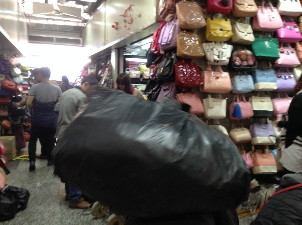 Handbag shops in Shui Dian Leather Building, Guangzhou-4