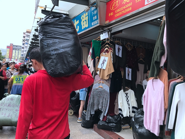 Guangzhou Jinma Clothing Center in China-3