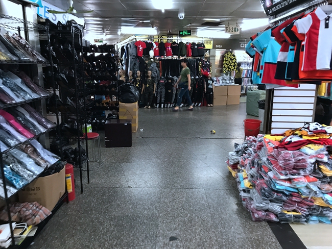 Inside Guangzhou Cannon Export Clothes Trade Center-2