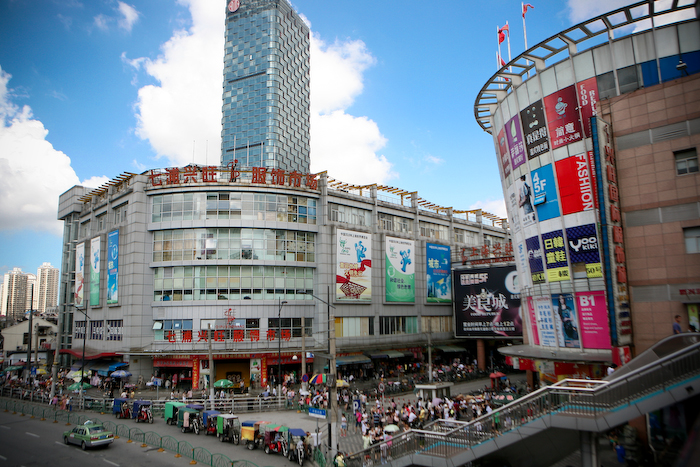 Qipu Road Clothing Wholesale Market