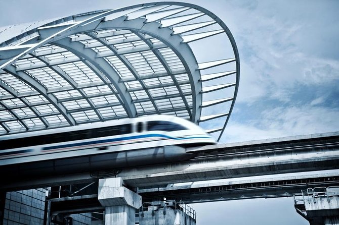Shanghai Maglev Train - The Fastest Train in the World