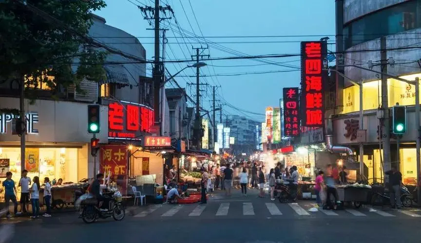 Tongbei Road Night Market - Seafood Market in Shanghai